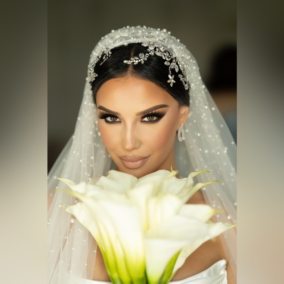 Selling veil & headpiece! - Picture 2 of 10